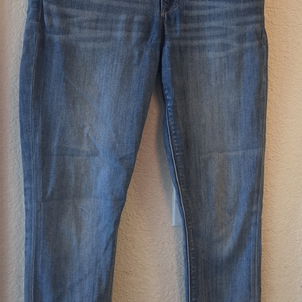 Women's Straight Leg Jeans in Light Blue